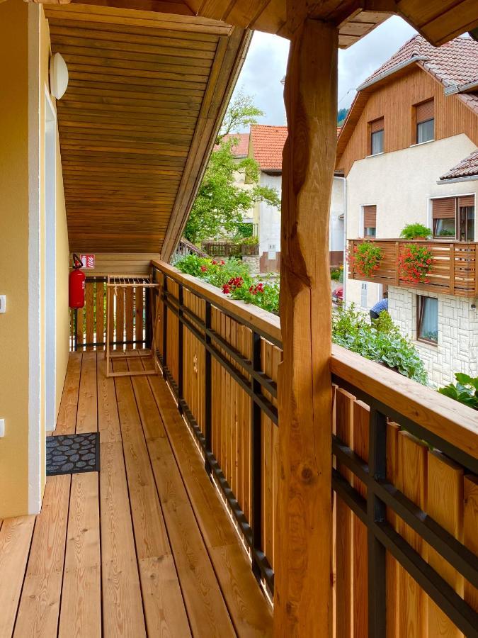 Beewood Apartment Križe Екстериор снимка